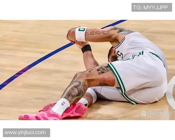 足球明星受伤瞬间曝光引发球迷热议伤情是否影响赛季表现 足球明星受伤瞬间曝光引发球迷热议伤情是否影响赛季表现